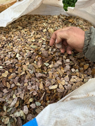 Златолит персиковый декоративная каменная крошка купить в Октябрьском