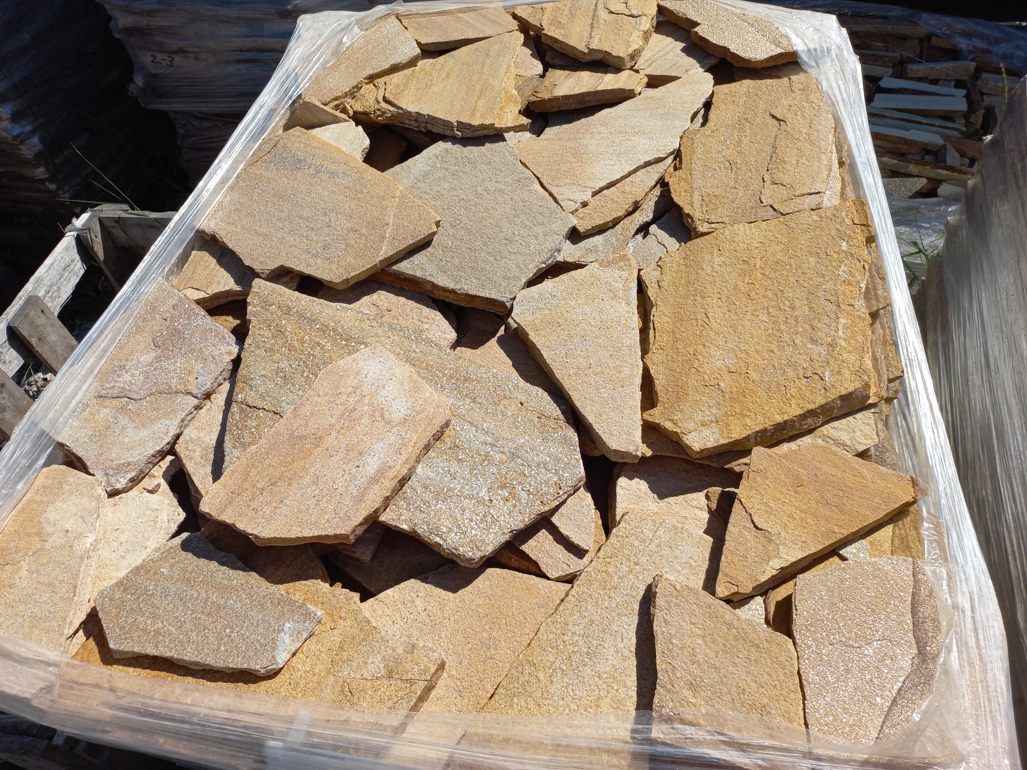 Плитняк златолит жёлтый золотистый для фасада 1,5-3см купить в Октябрьском