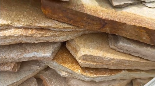 Плитняк златолит жёлтый золотистый для отмостки купить в Октябрьском