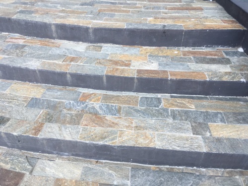 Плитка из Златолита Уральского для лестницы купить в Октябрьском