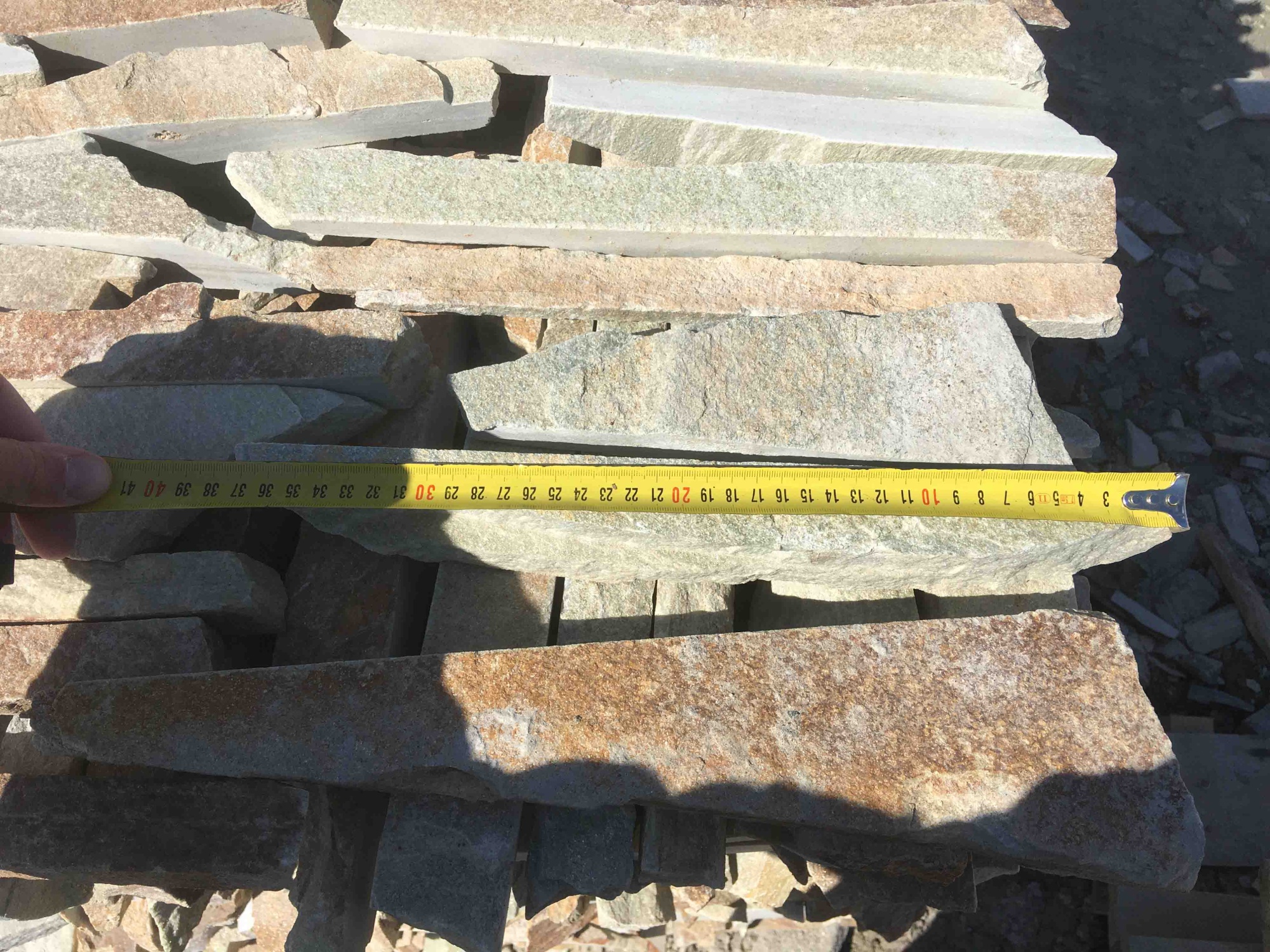 Горбушка златолит золотистый для облицовки купить в Октябрьском