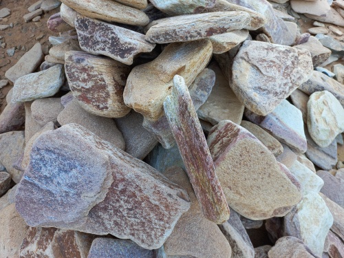 Златолит жёлтый, жёлто-зелёный глыбки и валуны для ланшафтного дизайна купить в Октябрьском