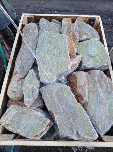 Златолит жёлтый, жёлто-зелёный глыбки и валуны для ланшафтного дизайна купить в Октябрьском