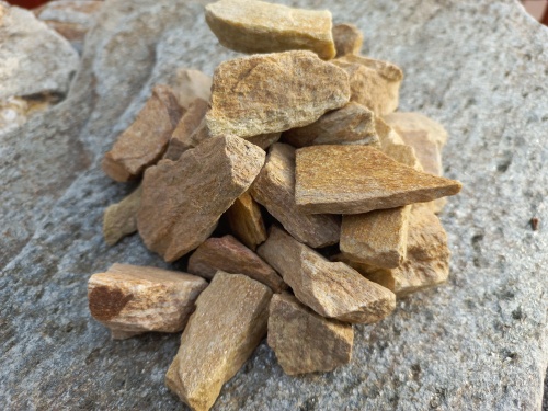 Златолит жёлтый декоративная каменная крошка купить в Октябрьском