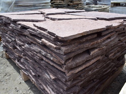 Плитняк лемезит бордовый для облицовки цоколя 20-25 мм  купить в Октябрьском