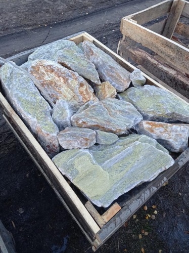 Златолит жёлтый, жёлто-зелёный глыбки и валуны для ланшафтного дизайна купить в Октябрьском