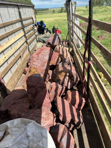 Ландшафтные глыбы красно-фиолетовые 200-1000 килограмм купить в Октябрьском