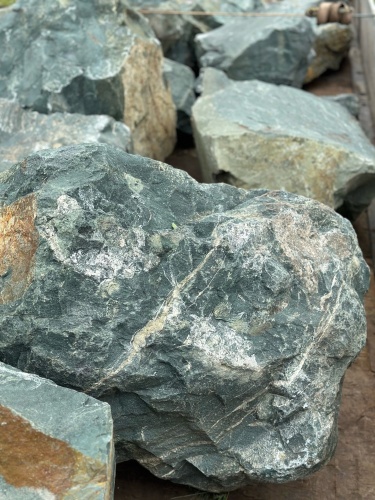 Камни для ландшафтного дизайна зелёные 10-60 килограмм купить в Октябрьском