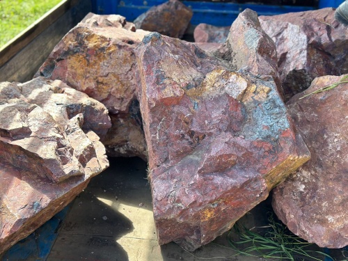 Ландшафтные глыбы красно-фиолетовые 200-1000 килограмм купить в Октябрьском
