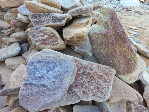 Златолит жёлтый, жёлто-зелёный глыбки и валуны для ланшафтного дизайна купить в Октябрьском