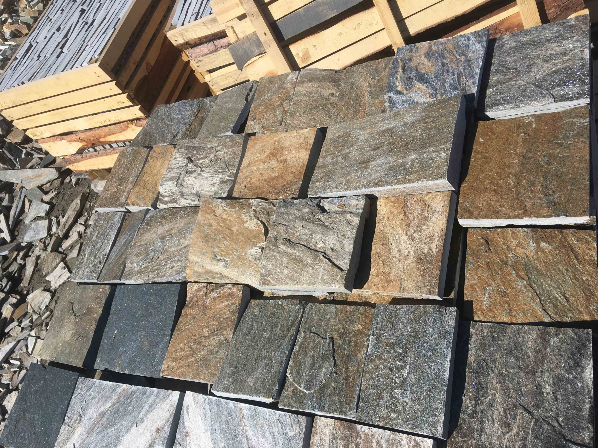 Плитка пилёная златолит Уральский для фасада купить в Октябрьском