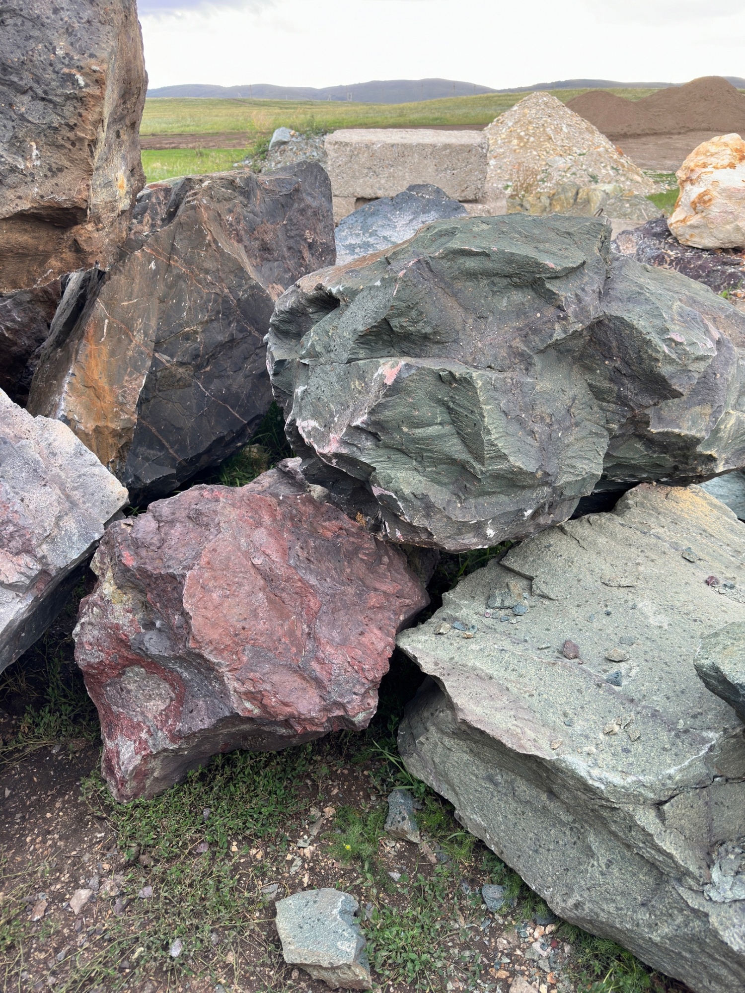 Камни для ландшафтного дизайна зелёные 10-60 килограмм купить в Октябрьском