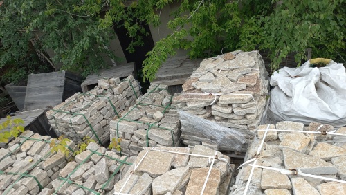 Гранитный плитняк галтованный для мощения купить в Октябрьском