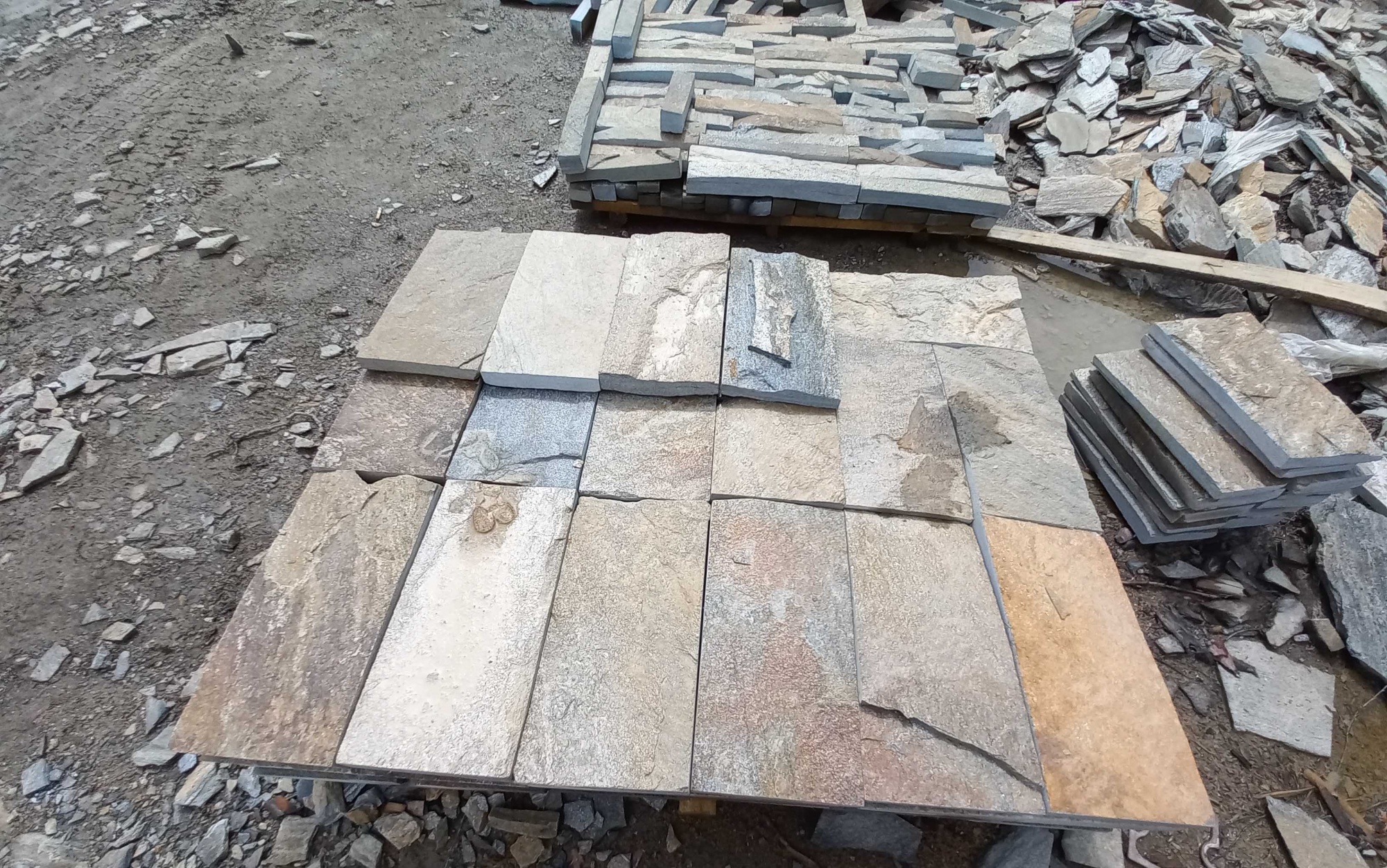 Плитка пилёная златолит Уральский для фасада купить в Октябрьском