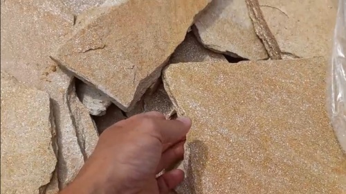 Плитняк златолит жёлтый золотистый для отмостки купить в Октябрьском