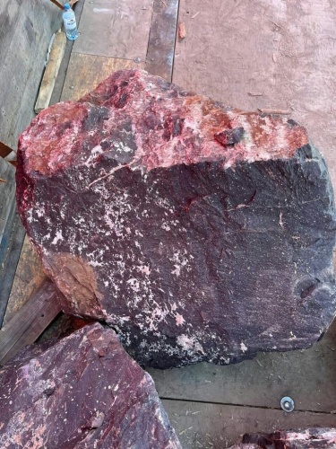 Камни для ландшафтного дизайна красно-фиолетовые 10-60 килограмм купить в Октябрьском