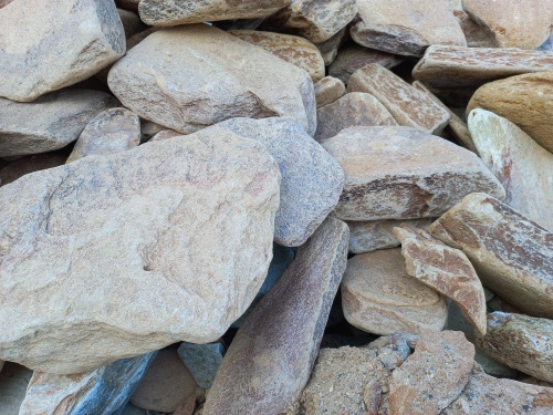 Златолит жёлтый, жёлто-зелёный глыбки и валуны для ланшафтного дизайна купить в Октябрьском