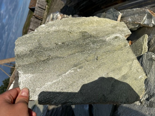 Плитняк златолит зелёный для цоколя, отмостки купить в Октябрьском