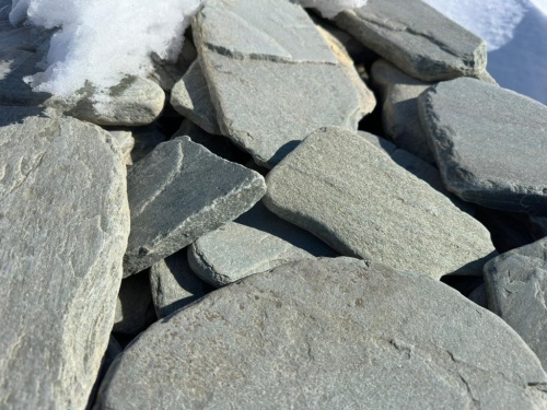 Плитняк златолит зелёный галтованный для цоколя купить в Октябрьском