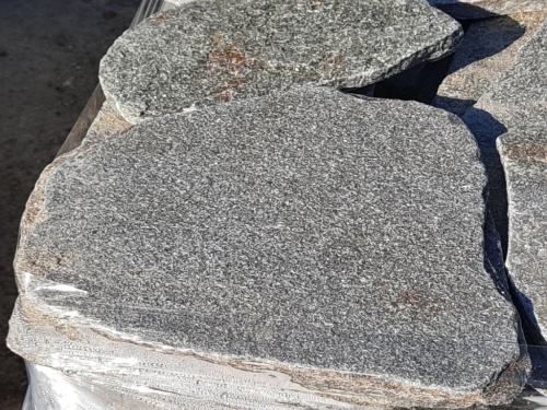 Златолит серебристый галтованный для цоколя купить в Октябрьском