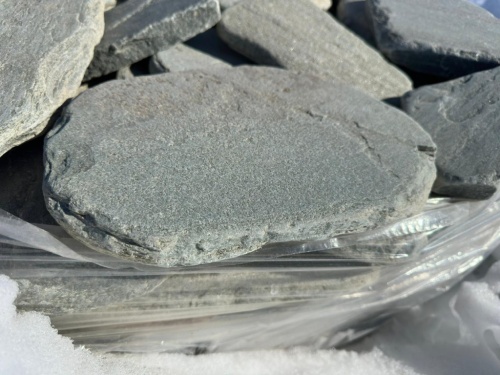 Плитняк златолит зелёный галтованный для мощения на бетон купить в Октябрьском